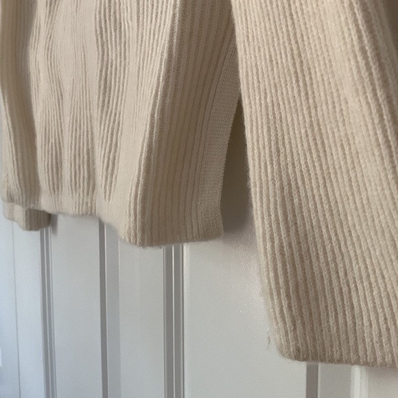 Banana Republic Italian Wool Cashmere blend Sweater - Picture 3 of 8